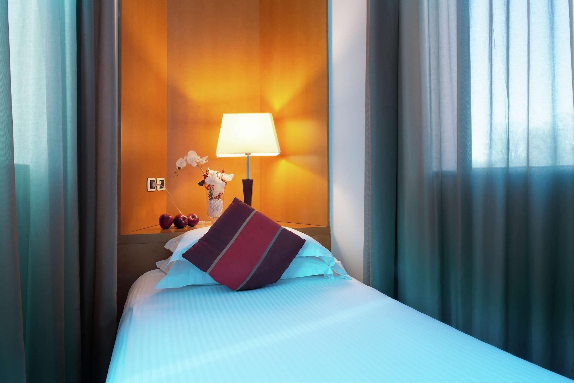 Dolce By Wyndham Milan Malpensa Hotel Somma Lombardo Exterior photo