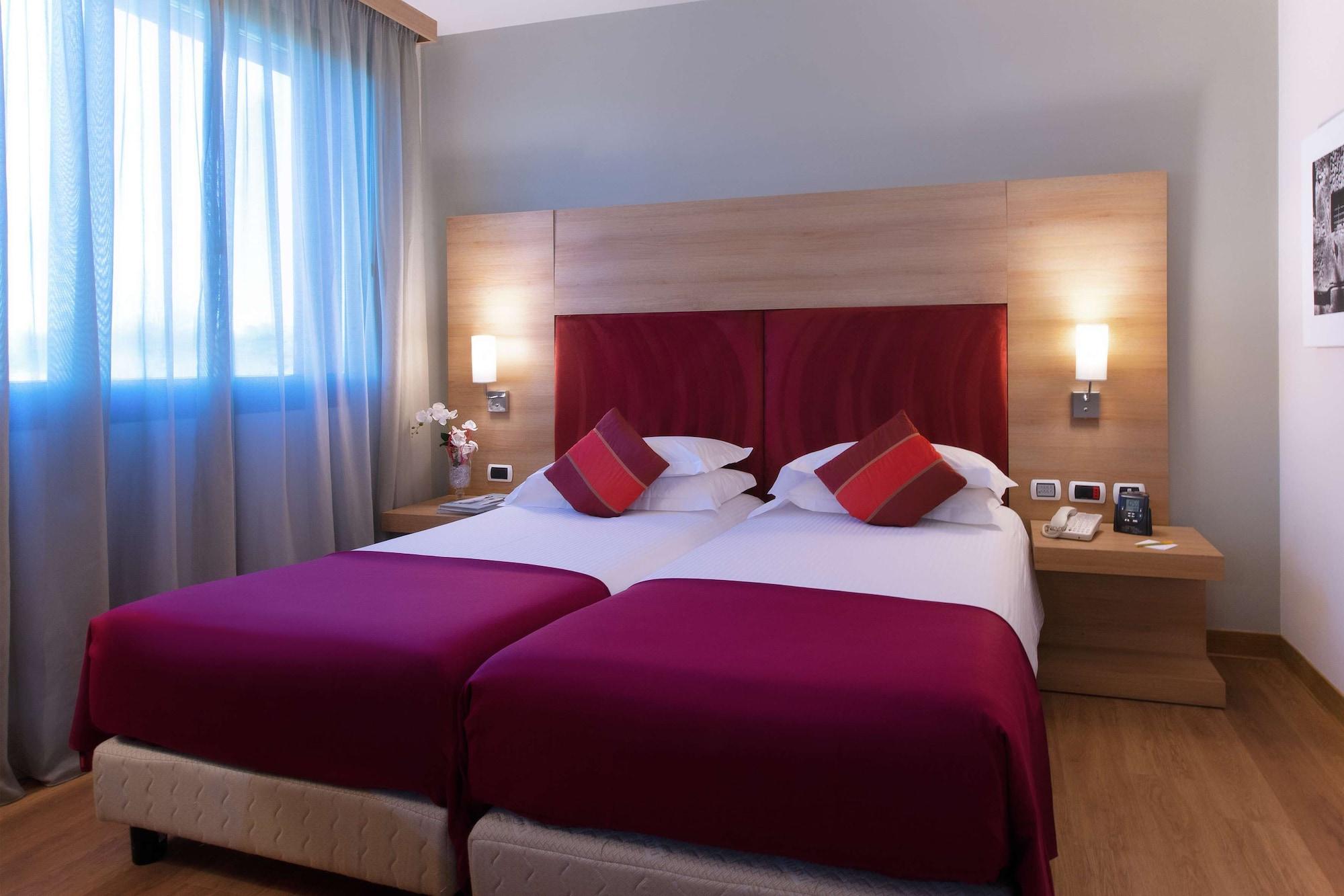 Dolce By Wyndham Milan Malpensa Hotel Somma Lombardo Exterior photo