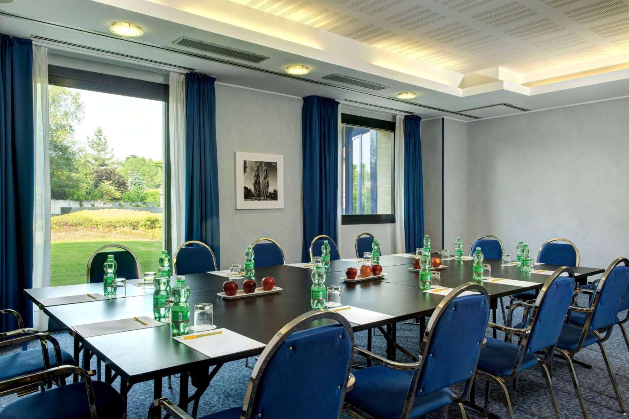 Dolce By Wyndham Milan Malpensa Hotel Somma Lombardo Exterior photo