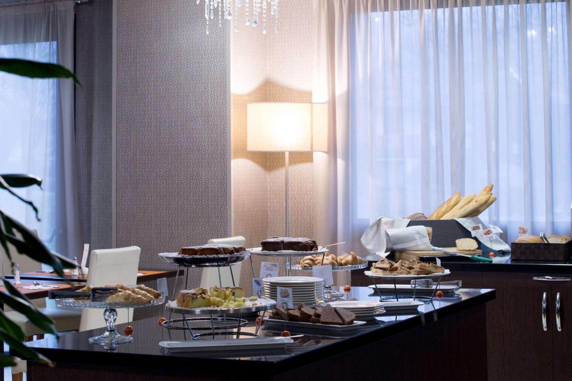 Dolce By Wyndham Milan Malpensa Hotel Somma Lombardo Exterior photo