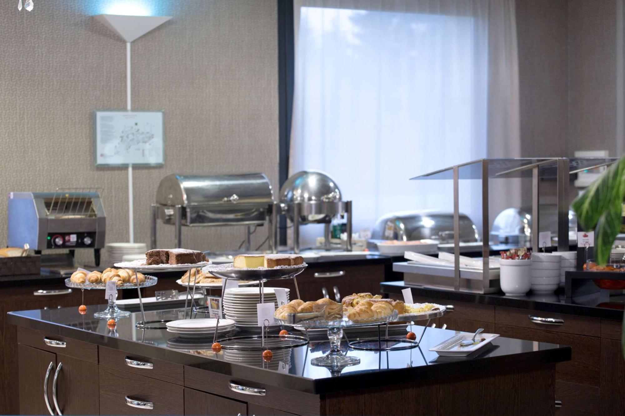 Dolce By Wyndham Milan Malpensa Hotel Somma Lombardo Exterior photo