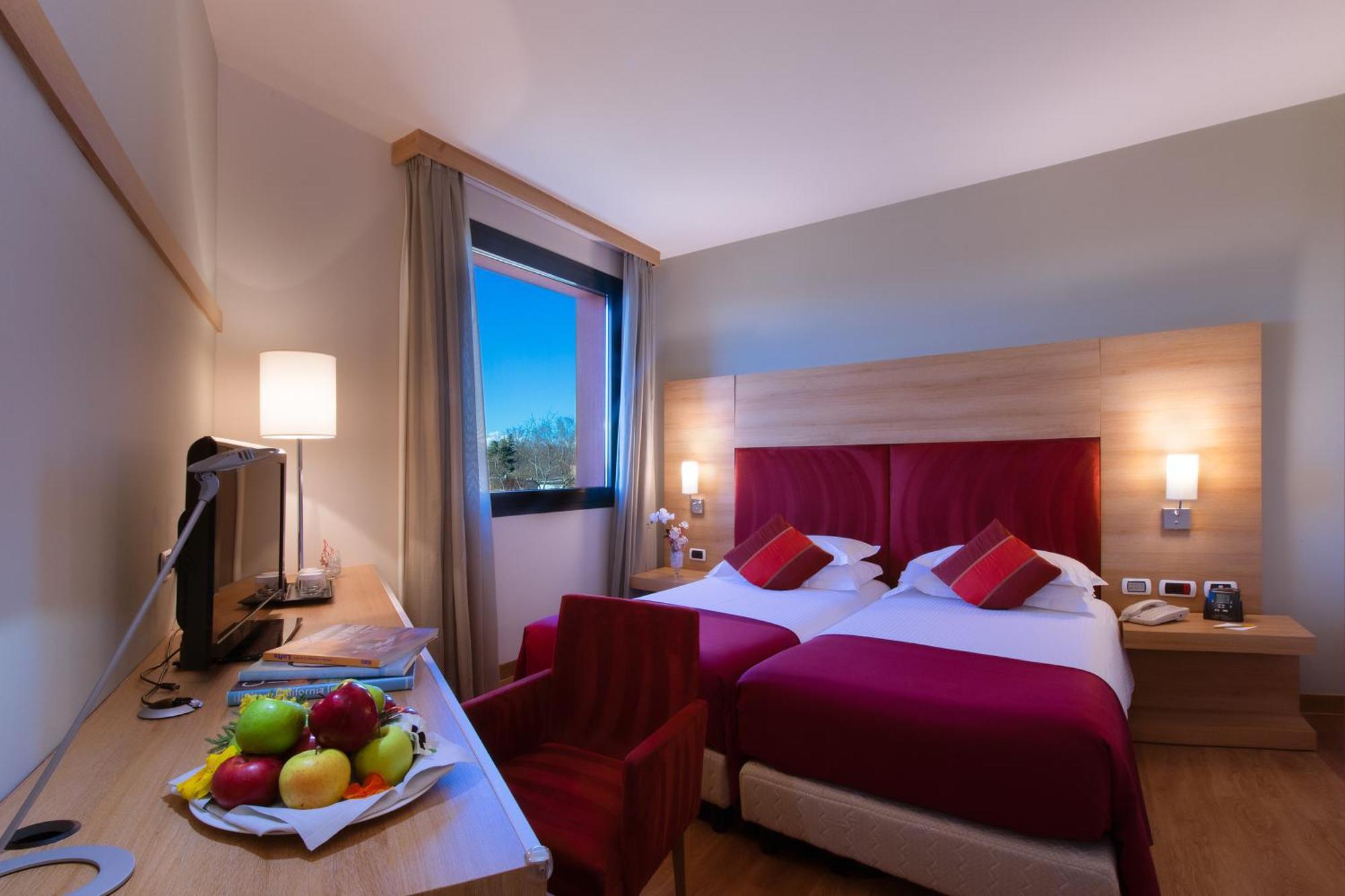 Dolce By Wyndham Milan Malpensa Hotel Somma Lombardo Exterior photo
