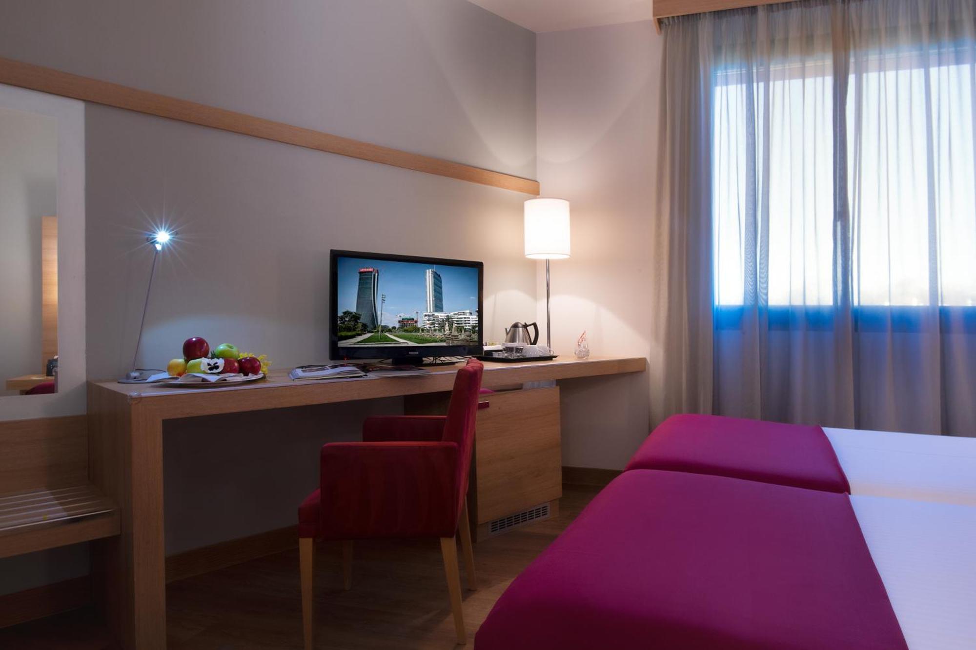 Dolce By Wyndham Milan Malpensa Hotel Somma Lombardo Exterior photo
